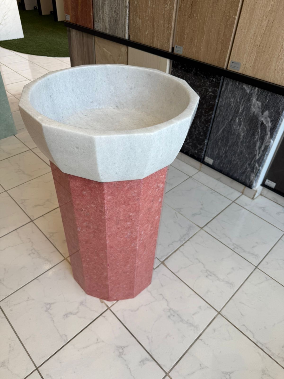 Two-tone pedestal basin