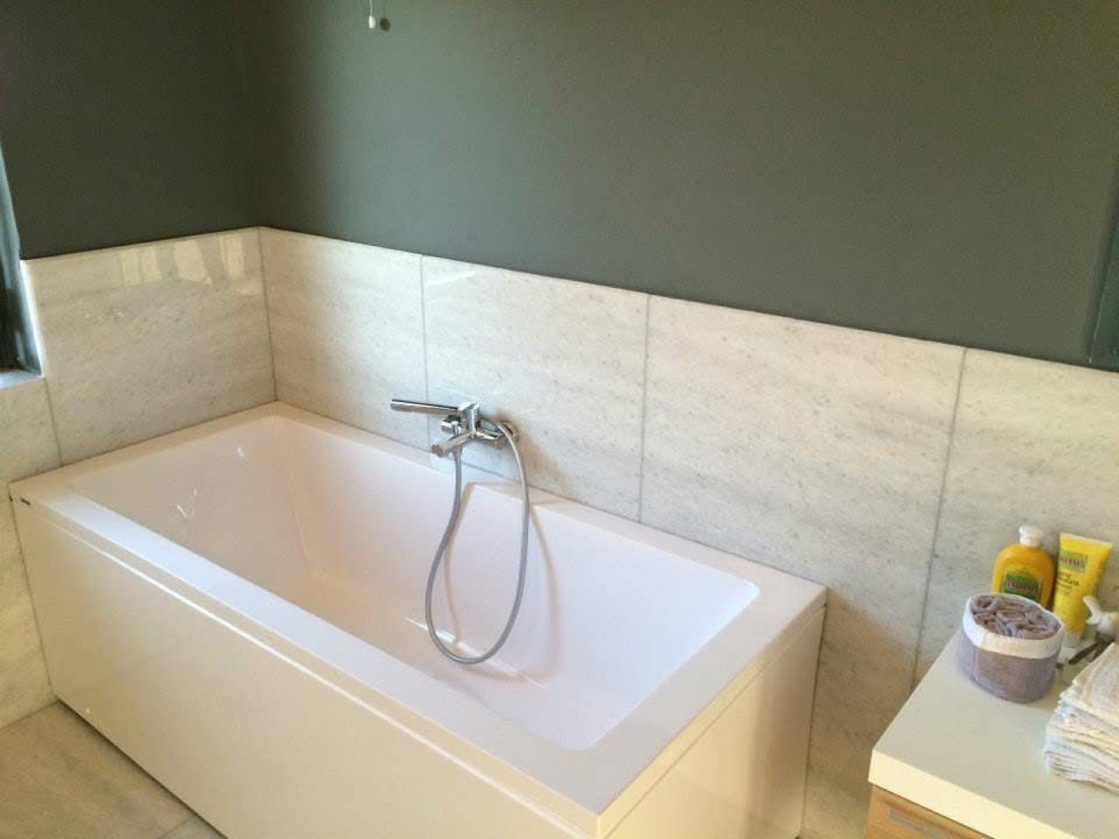 Bathtub surround