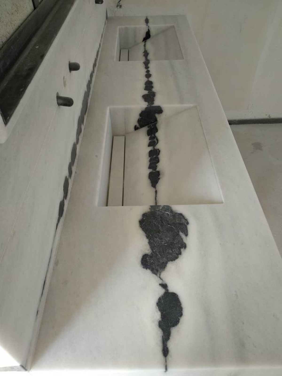Double washbasin counter